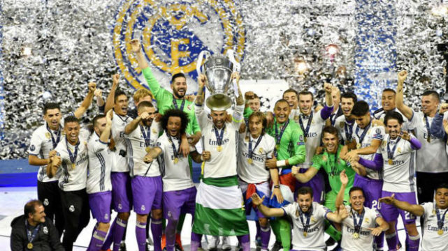 篮球火箭主力球员赛后接受采访