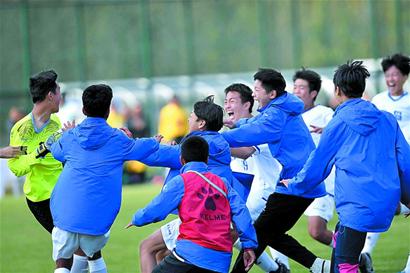 自弗里克后首位，齐沃执教生涯前四场欧冠全部获胜（齐沃成弗里克后首位，执教欧冠前四战全胜）