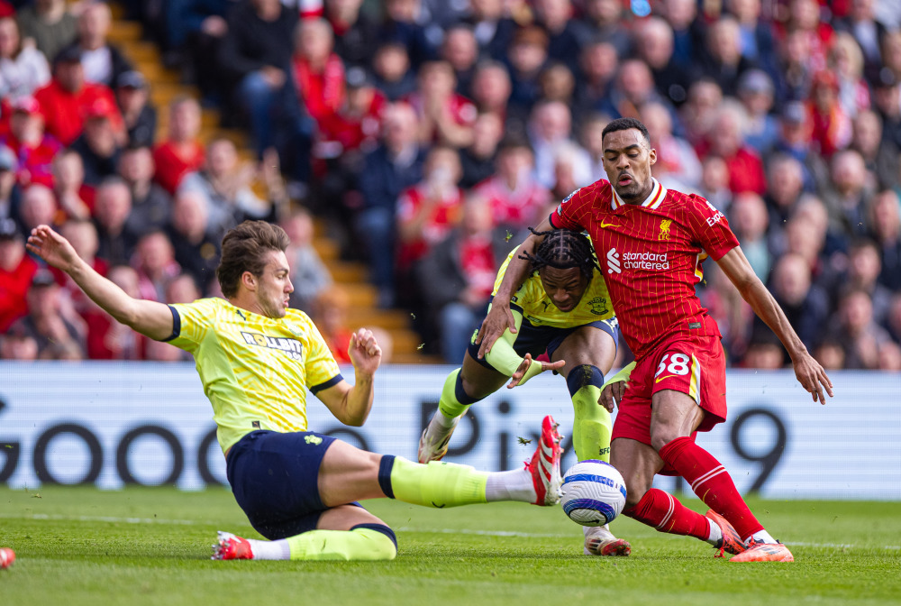邵佳一执掌国足3把火：体能、纪律、数据，混日子球员的好日子到头了！（邵佳一接手国足祭出三板斧：体能为先、纪律从严、数据说话，混日子球员没戏了）