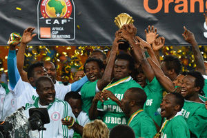 黄希扬：冲超后一直处于兴奋激动状态，身体允许的话会继续踢