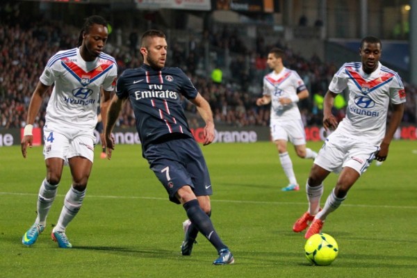 西甲战报：巴雷内切亚半场吊射建功，皇家社会3-1十人奥萨苏纳