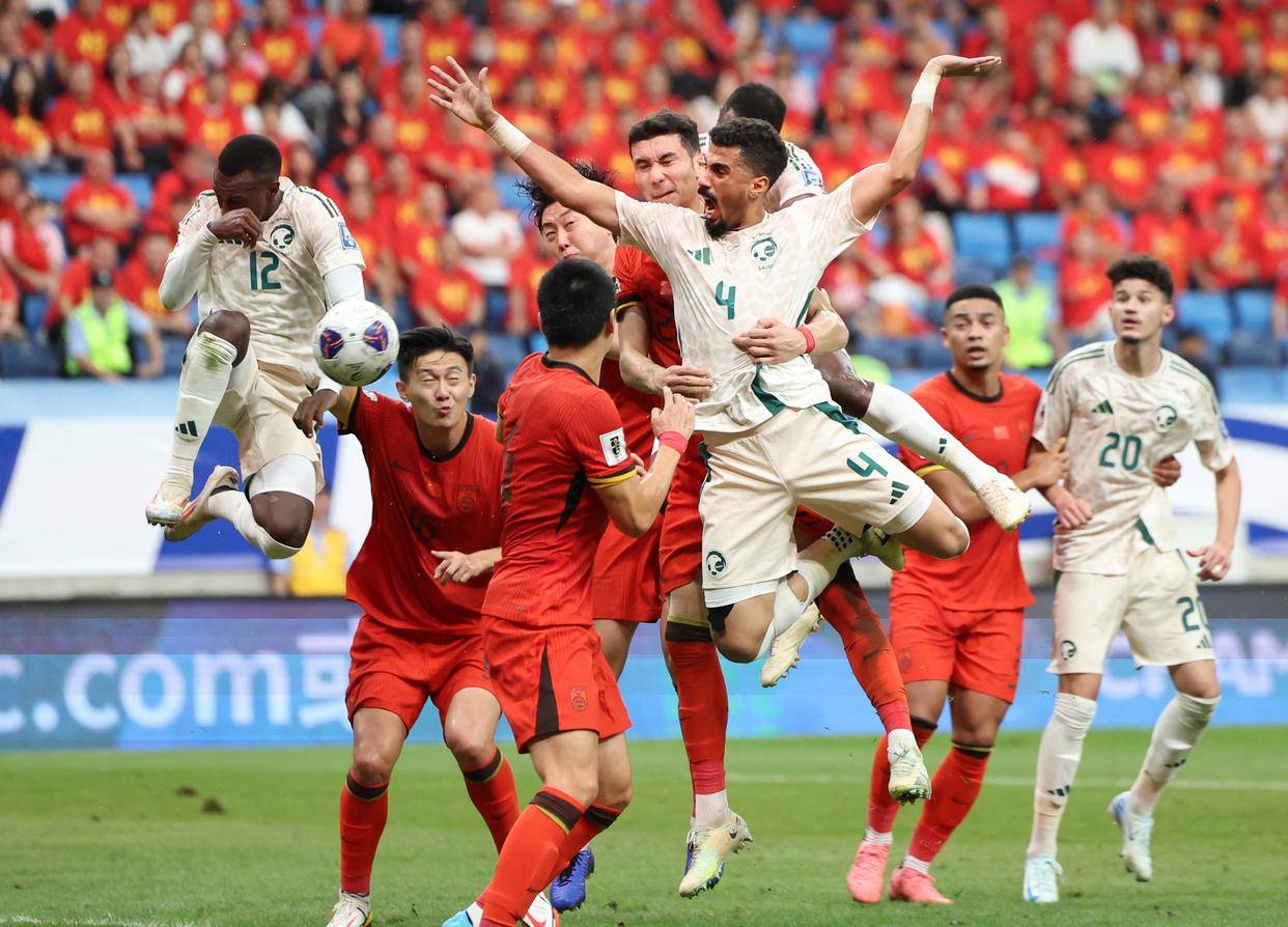 比朔夫：祝贺卡尔完成德青队首秀，他每次拿球观众都惊叹不已