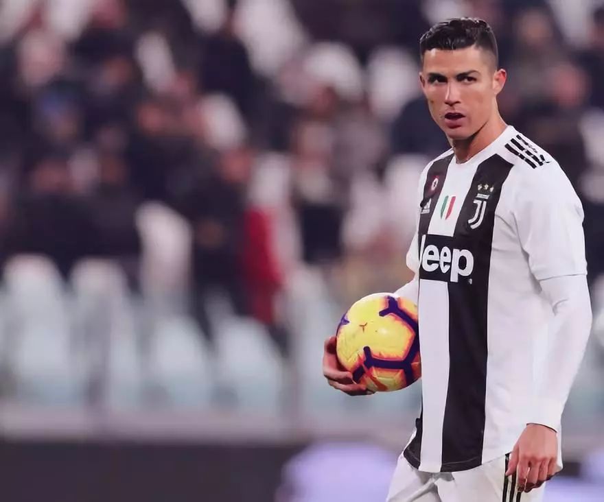 球迷看得手心冒汗