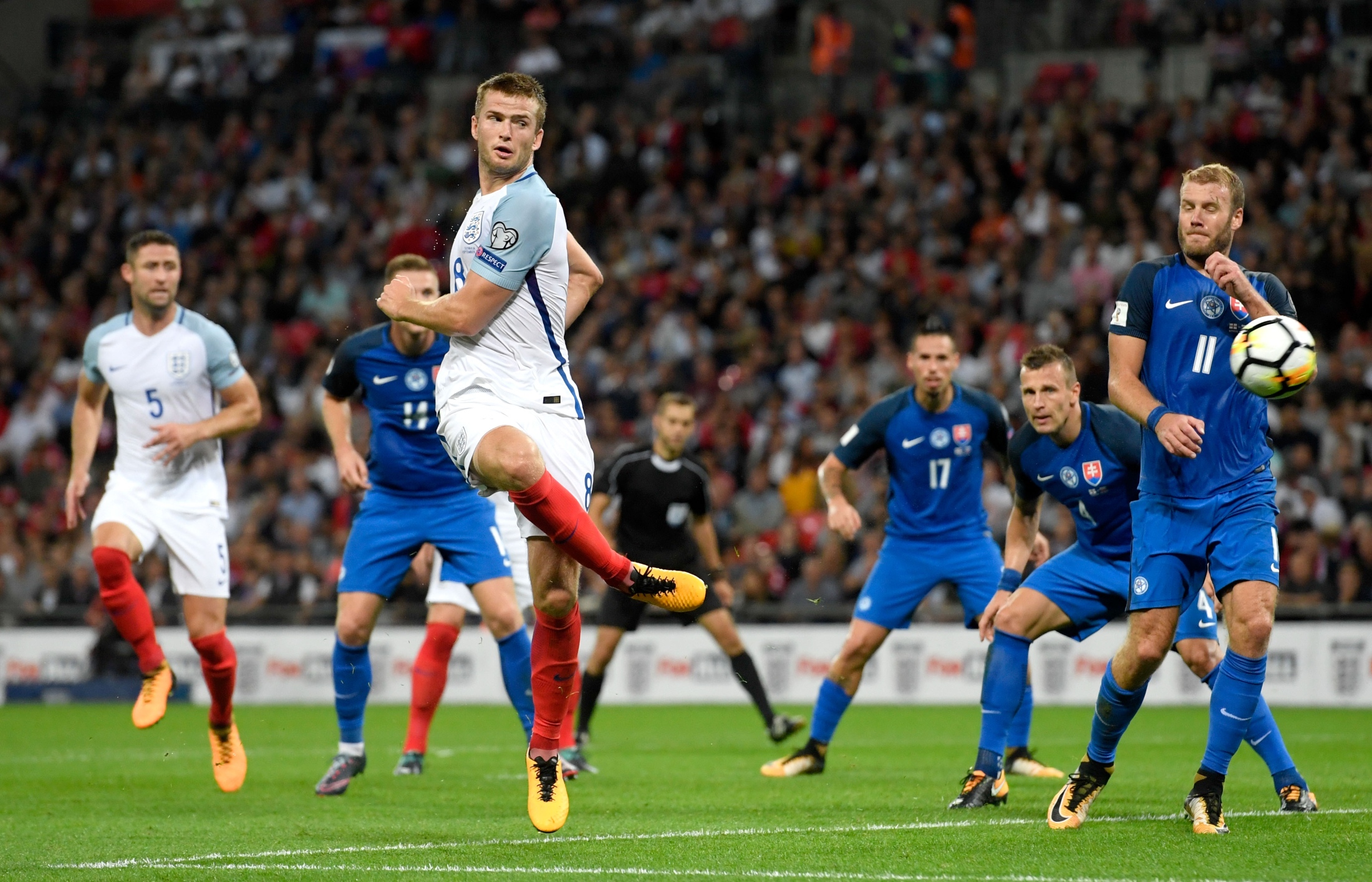 40岁魔笛仍不老！助米兰领跑意甲+连续10轮踢满全场