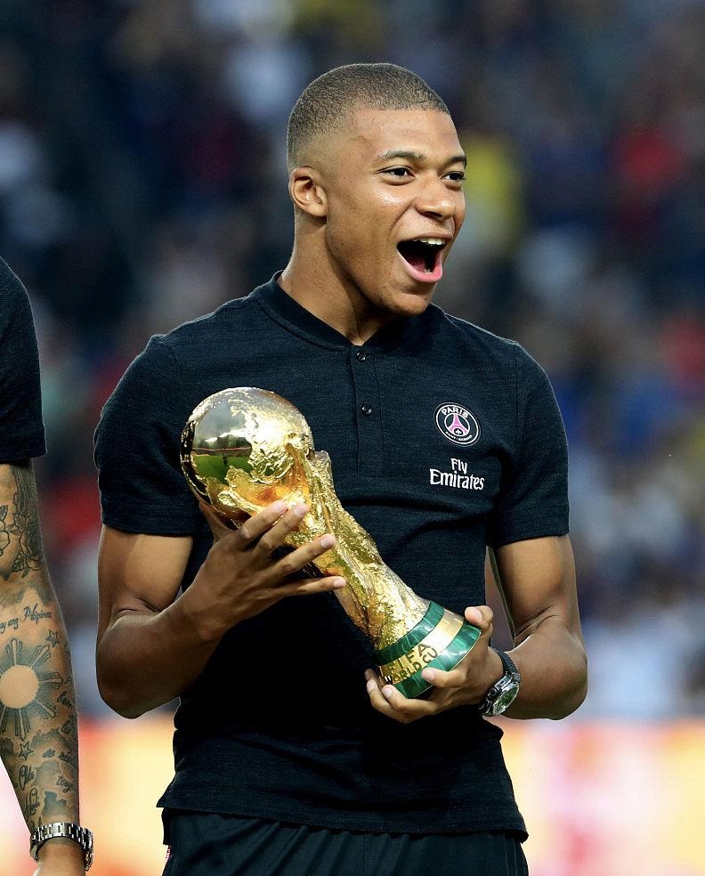 足球欧洲杯门将扑点成热点话题