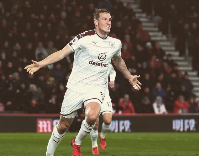 奥格斯堡2-0勒沃库森，吉安努利斯传射，药厂三中门框