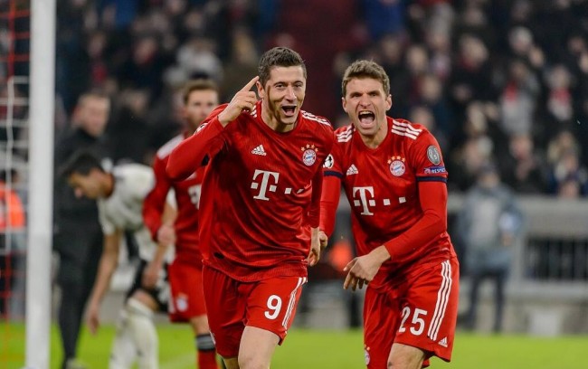 西甲战报：费尔南德斯点射制胜，十人西班牙人1-0十人巴列卡诺（西甲：费尔南德斯点球建功，10人西班牙人1-0力克10人巴列卡诺）