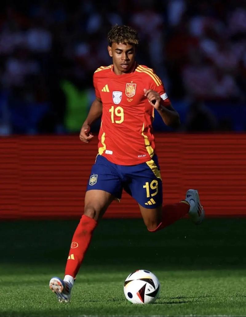 利物浦主力萨拉赫连续三轮替补，怒斥教练斯洛特，暗示可能离队。