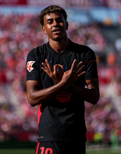 英超-维尔茨造乌龙范迪克致丢球 利物浦1-1桑德兰